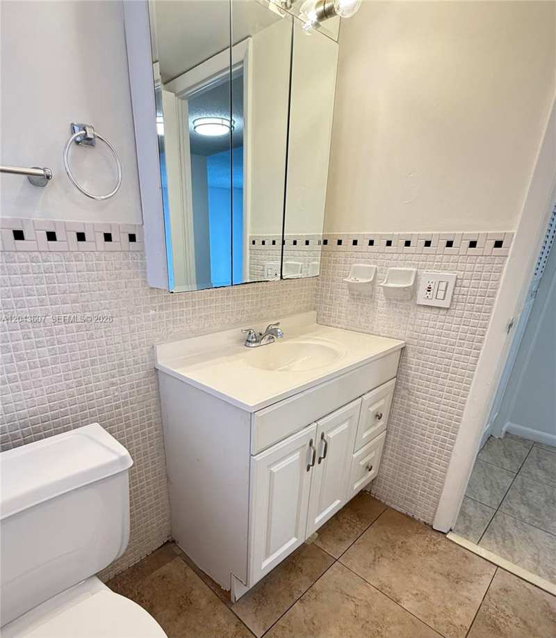 30 SE 4th Ave # 206, Hallandale Beach FL 33009