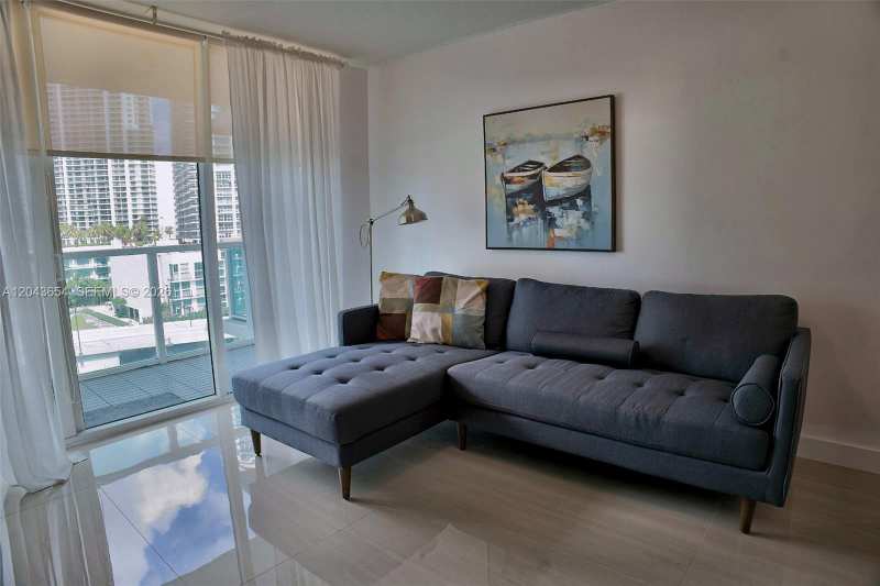 31 SE 5th St # 1203, Miami FL 33131