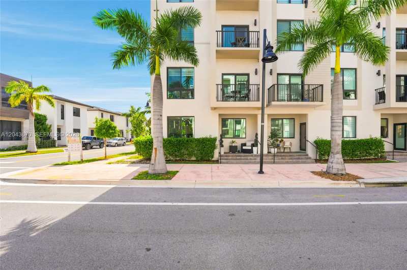 8167 NW 41st St # 101, Doral FL 33166