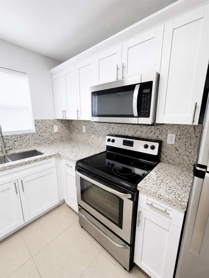 1723 Wiley St, Hollywood FL 33020