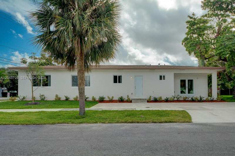 312 Phippen Waiters Rd, Dania Beach FL 33004