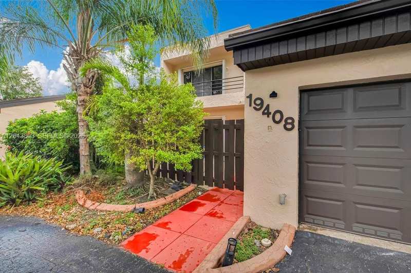 19408 W Lake Dr, Hialeah FL 33015