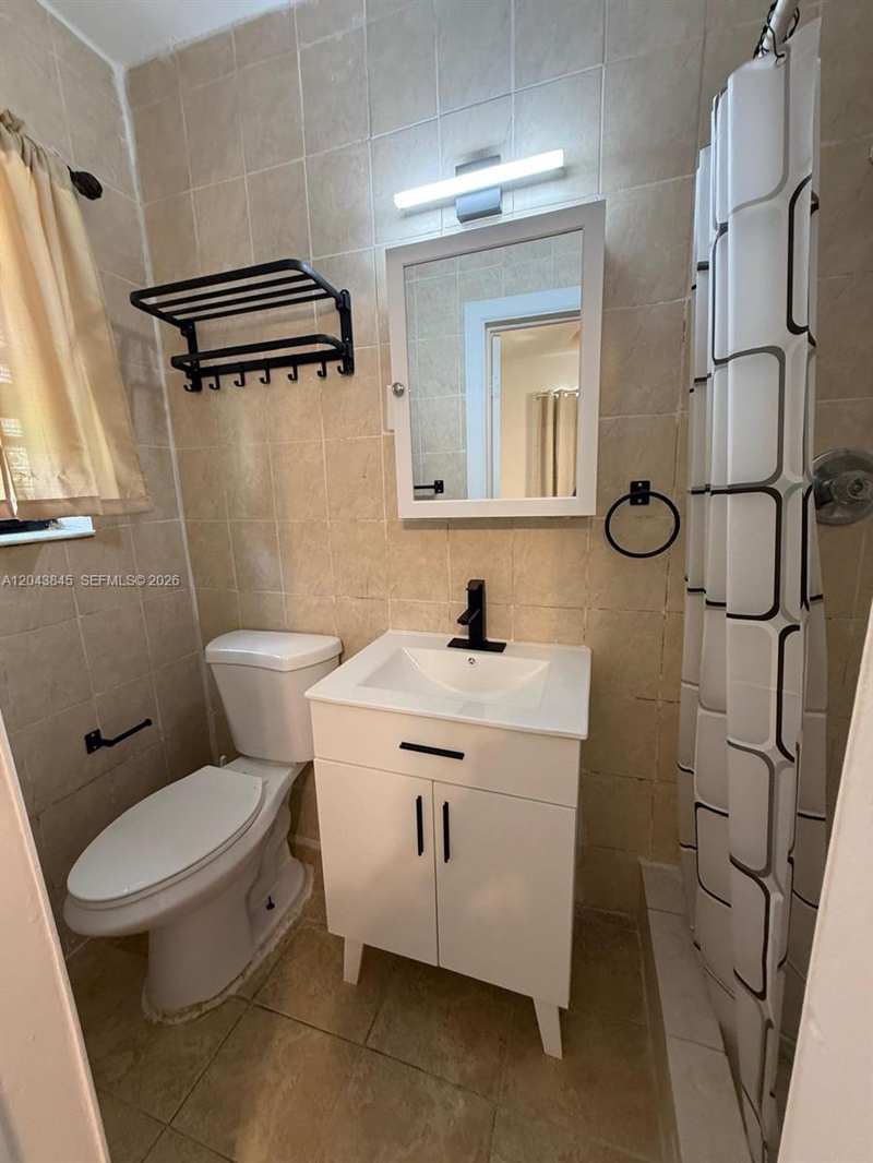 1301 NE 110th St # 3, Miami FL 33161