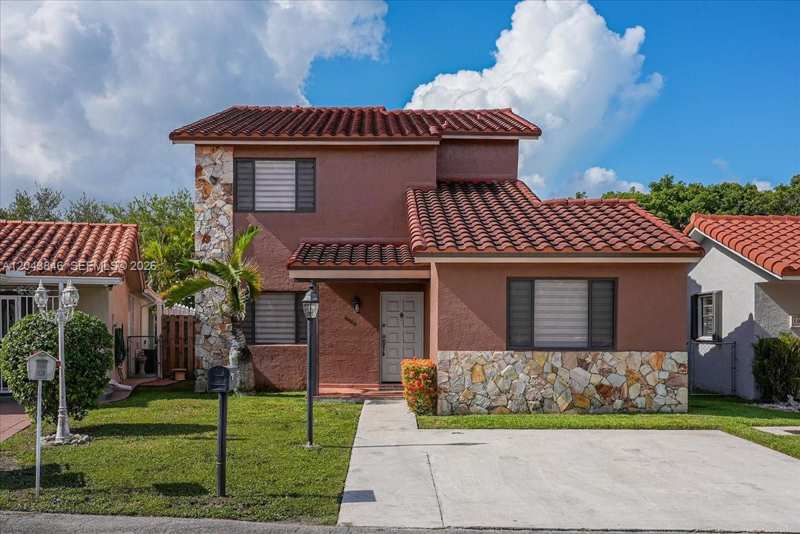 10528 SW 69th Ter, Miami FL 33173