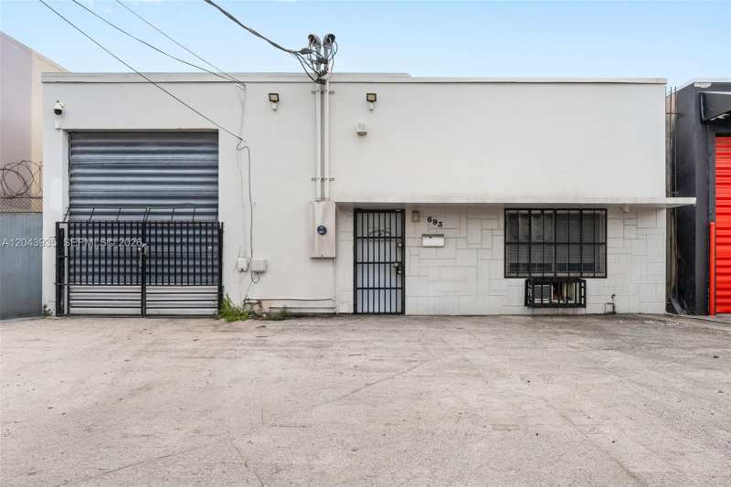 693 W 26th St, Hialeah FL 33010