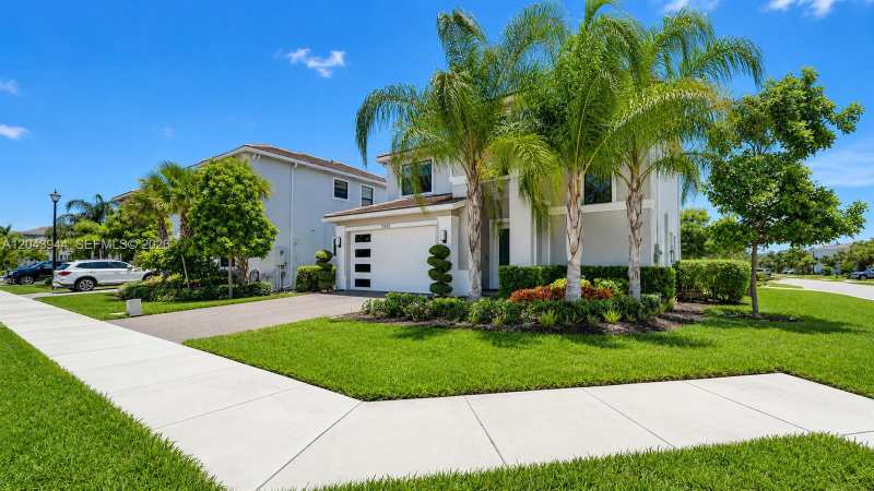 7349 Stella Ln, Lake Worth FL 33463