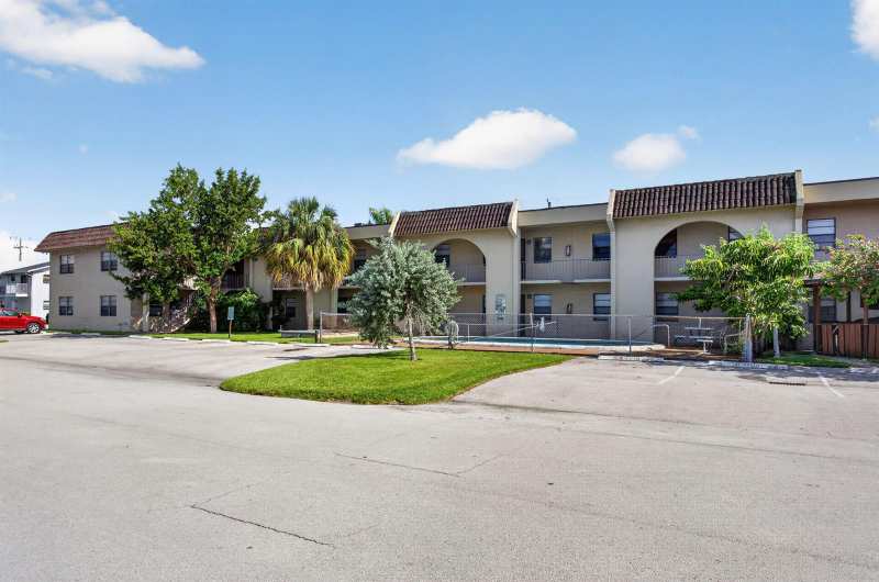 2141 NE 42nd Street # 204, Lighthouse Point FL 33064