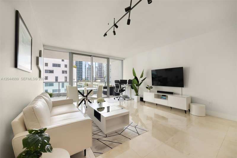 1331 Brickell Bay Dr # 904, Miami FL 33131