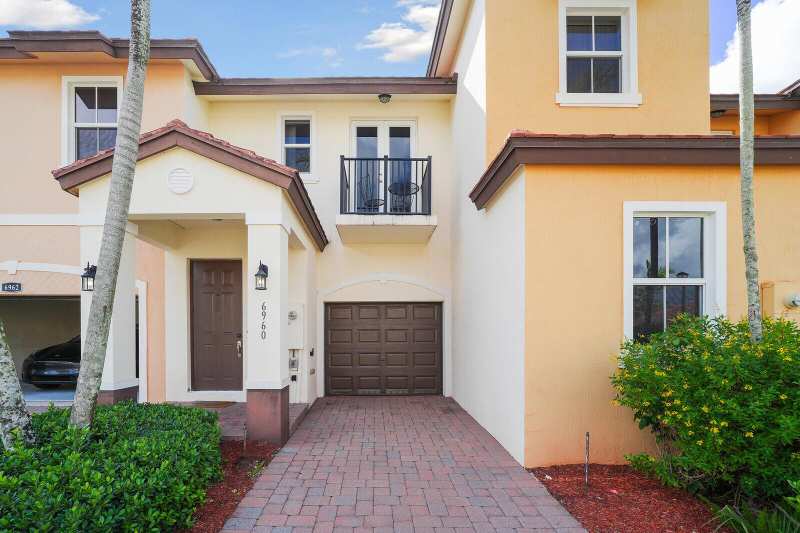6960 Long Pine Circle, Coconut Creek FL 33073