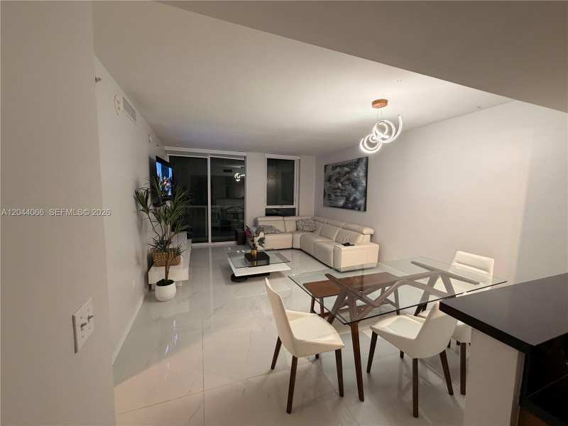 253 NE 2nd St # 1204, Miami FL 33132