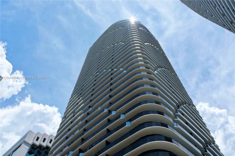 55 SW 9th St # 2208, Miami FL 33130