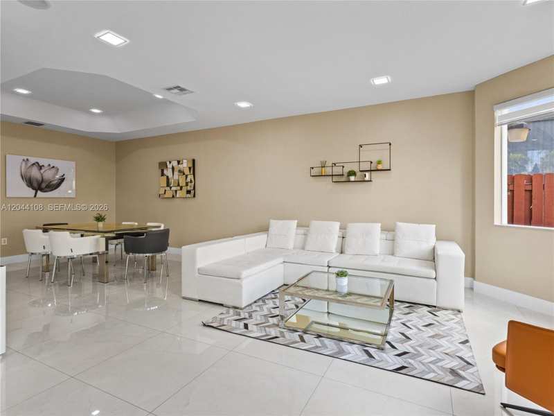 7086 NW 116th Ct, Doral FL 33178