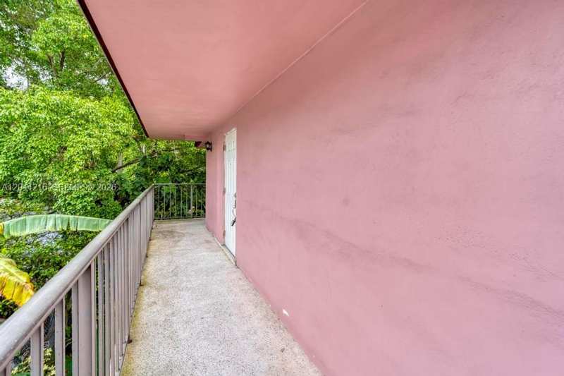 519 NW 10th Ave # 3, Miami FL 33136