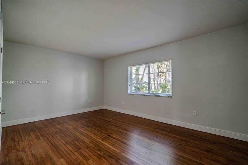 1011 Bay Dr # 106, Miami Beach FL 33141