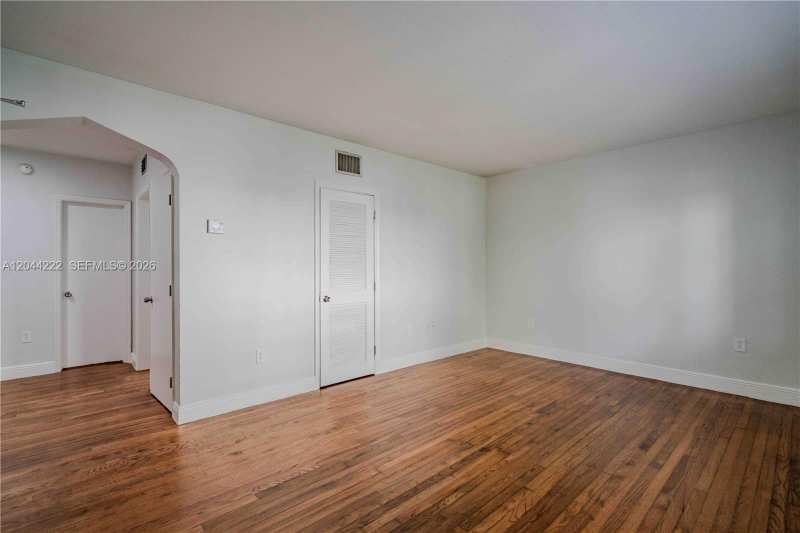 1011 Bay Dr # 106, Miami Beach FL 33141