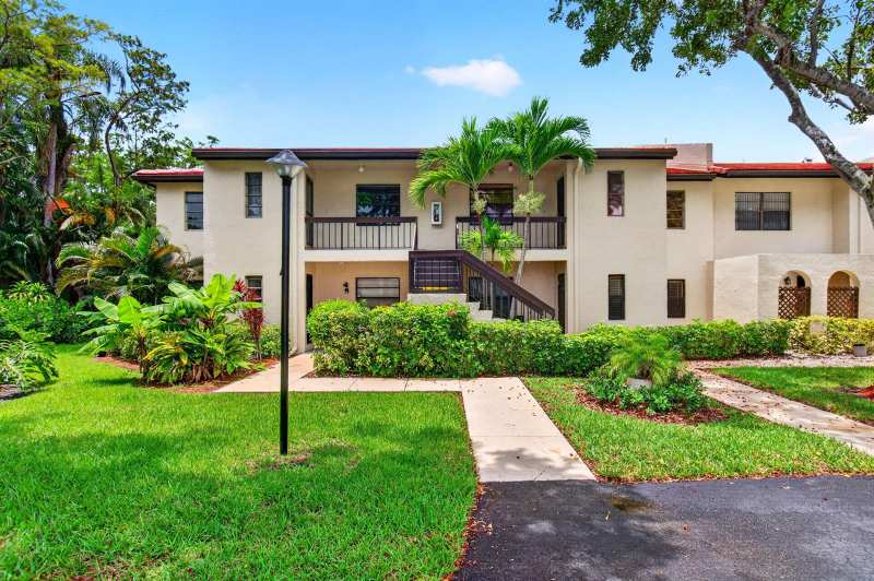 8460 Casa Del Lago # 25B, Boca Raton FL 33433
