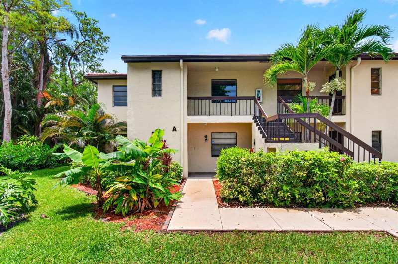 8460 Casa Del Lago # 25B, Boca Raton FL 33433