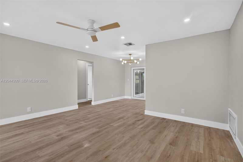 5711 NW 48th Ter, Tamarac FL 33319