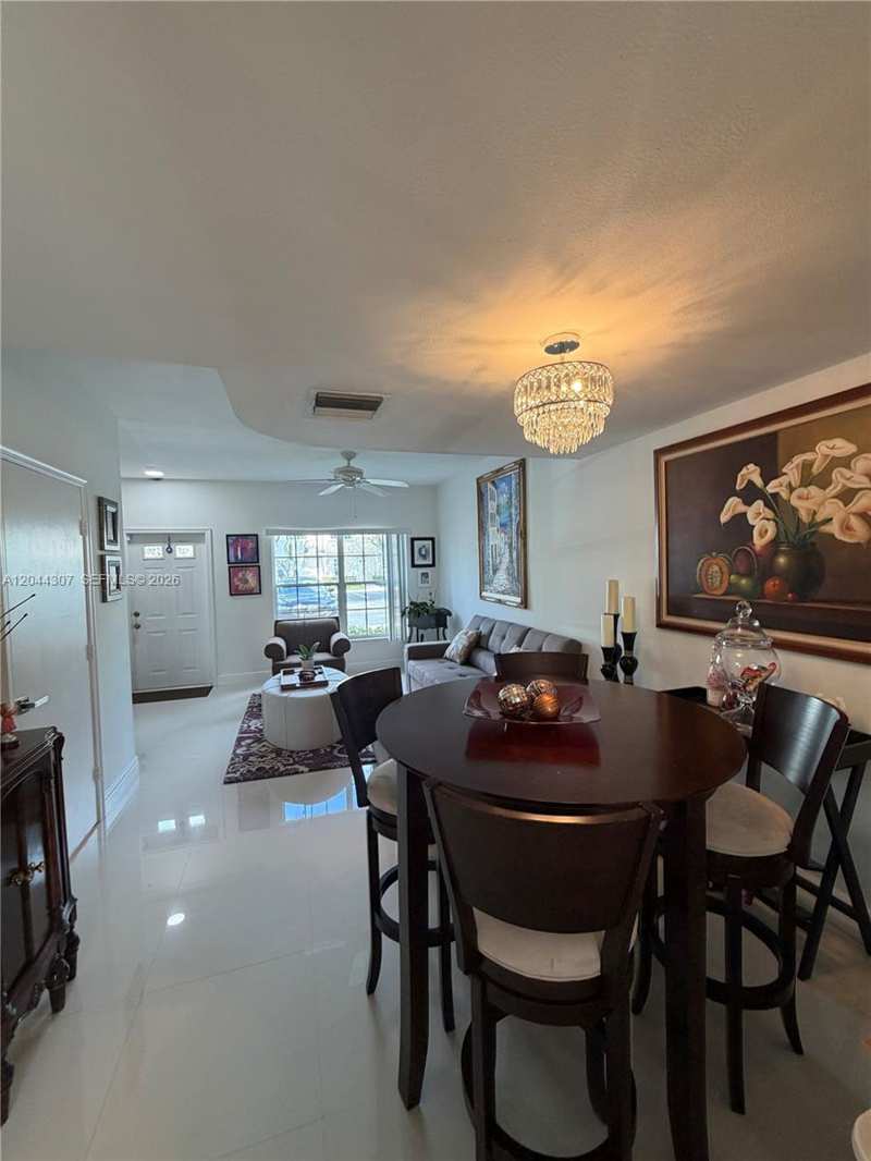 16619 Hemingway Dr, Weston FL 33326
