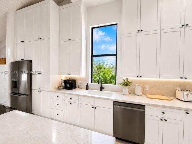 2641 S Parkview Dr, Hallandale Beach FL 33009
