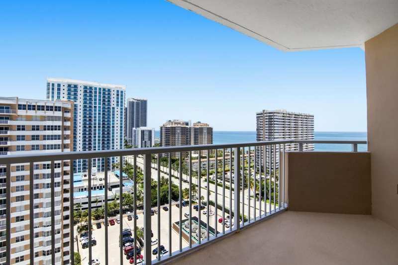 1985 S Ocean Drive # 17d, Hallandale Beach FL 33009