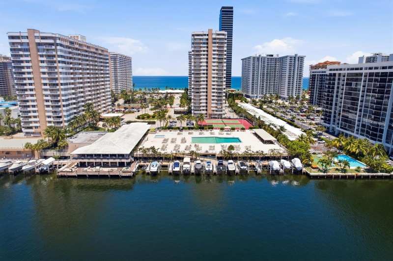 1985 S Ocean Drive # 17d, Hallandale Beach FL 33009