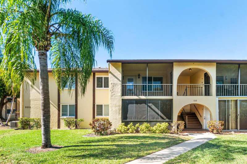 322 Pine Ridge Circle # 2, FL 33463