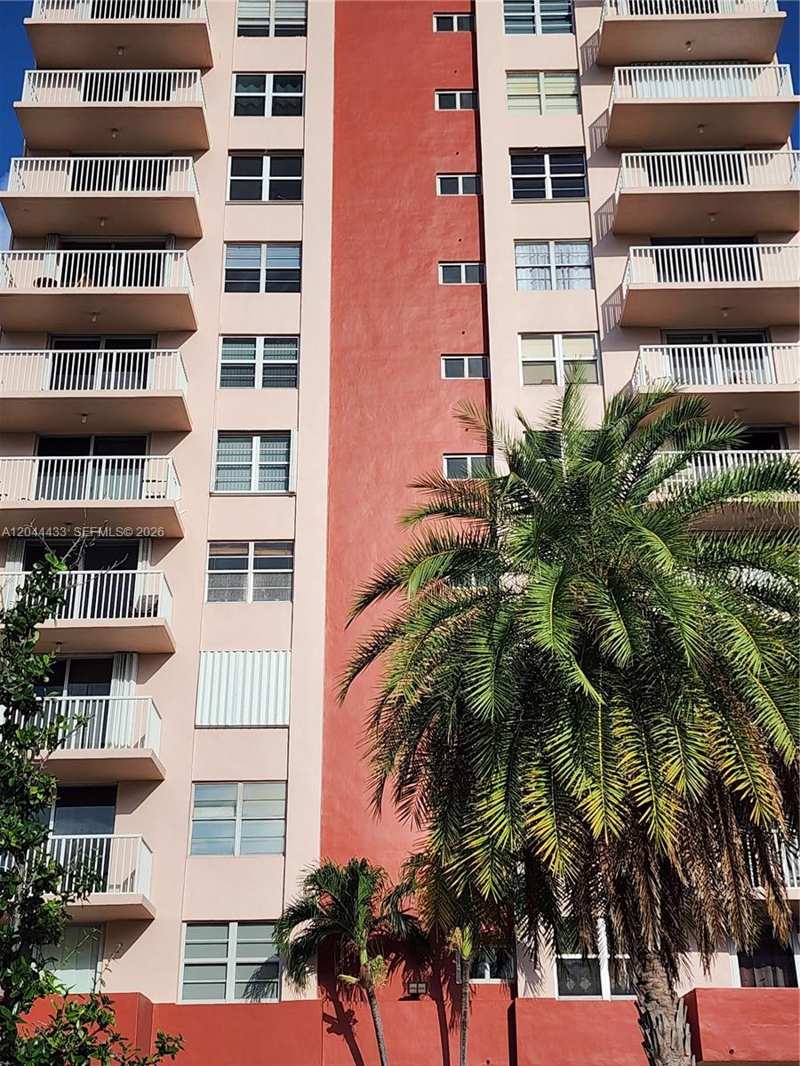 3161 S Ocean Dr # 404, Hallandale Beach FL 33009