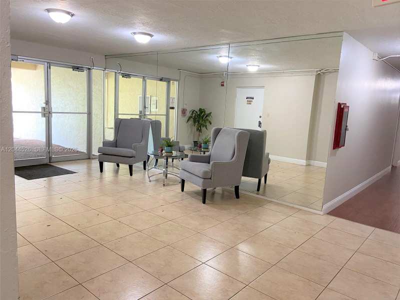7300 NW 17th St # 210, Plantation FL 33313