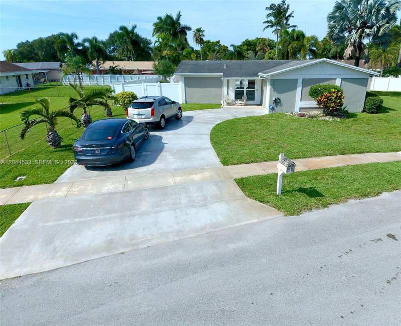 9820 NW 7th St # 0, Pembroke Pines FL 33024