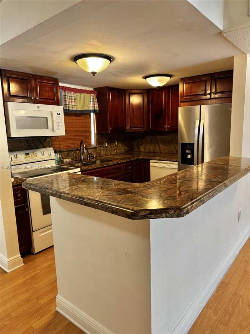 9371 Fontainebleau Blvd # I229, Miami FL 33172