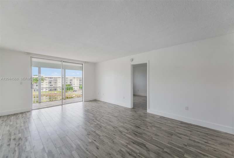 2851 Leonard Dr # J505, Aventura FL 33160