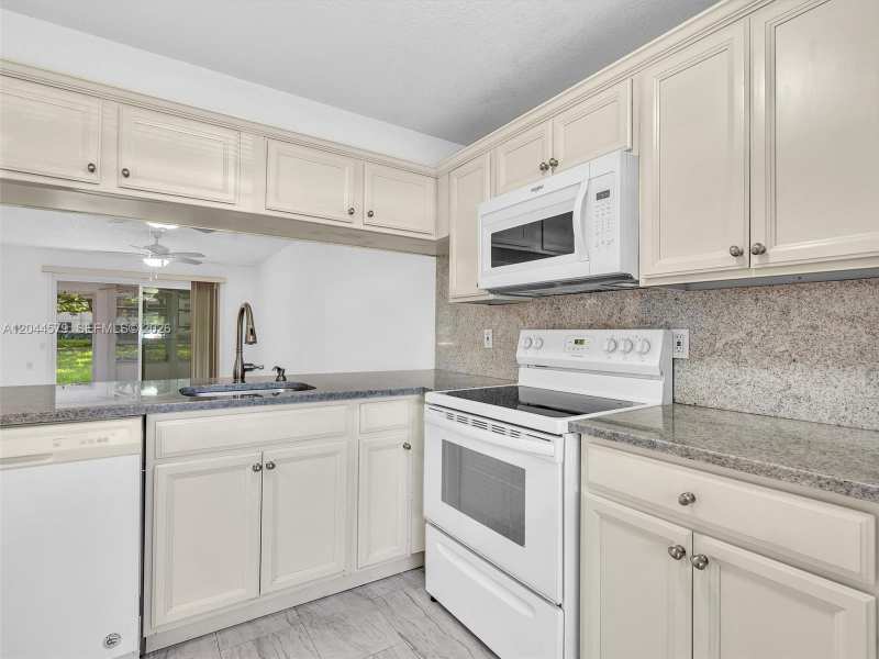 1212 SE Bahama Bnd # G1, Coconut Creek FL 33066
