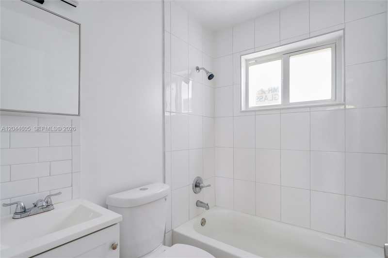 1630 NW 18th St # 3, Miami FL 33125