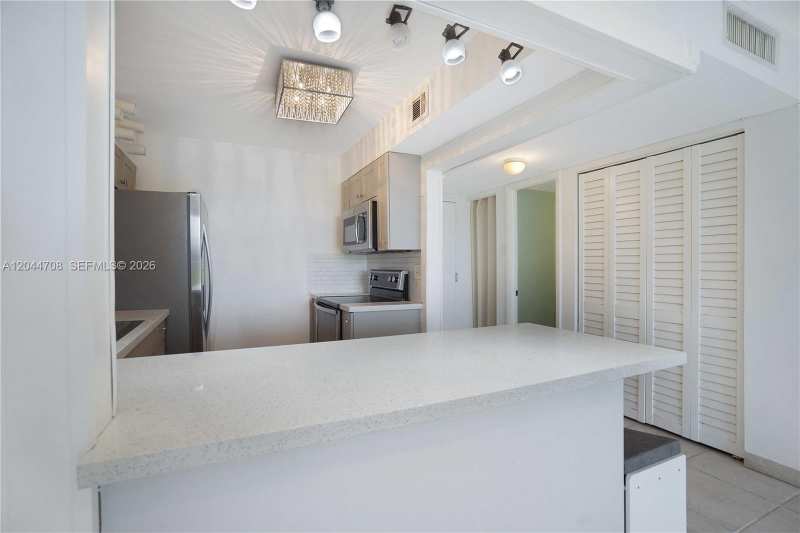 6900 Bay Dr # 3H, Miami Beach FL 33141