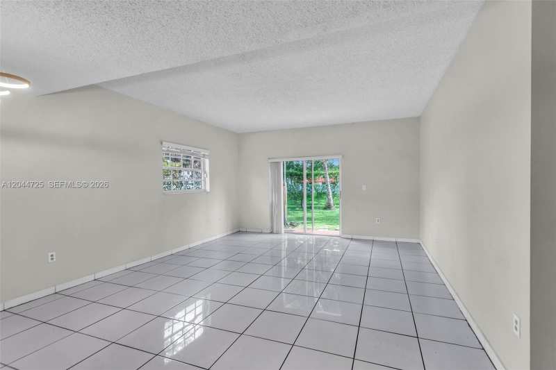 10018 Hammocks Blvd # 5, Miami FL 33196