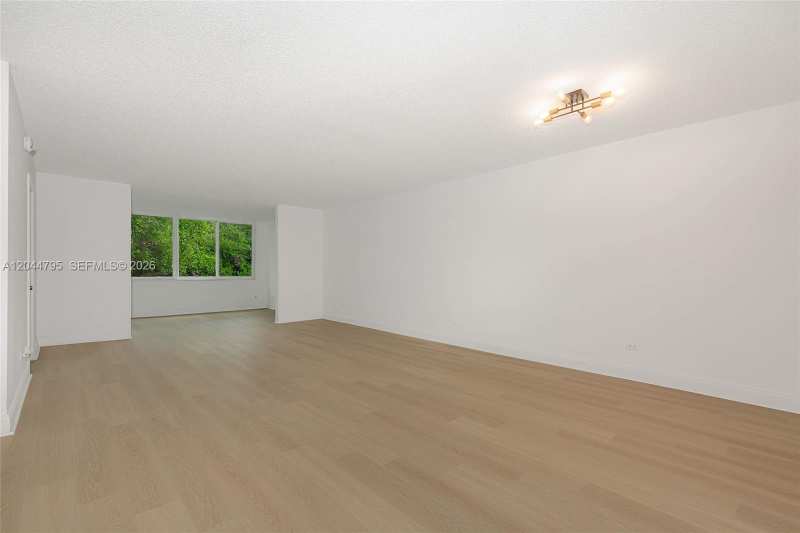 445 NE 195th St # 326, Miami FL 33179
