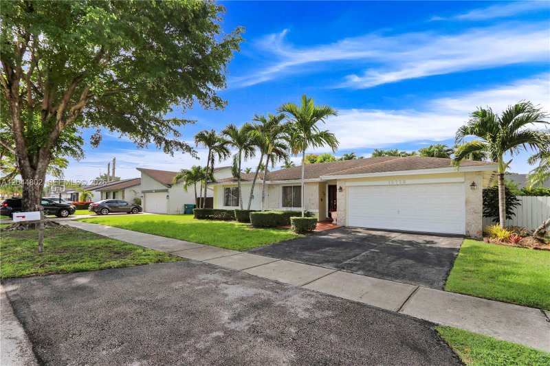 12730 SW 119th St, Miami FL 33186