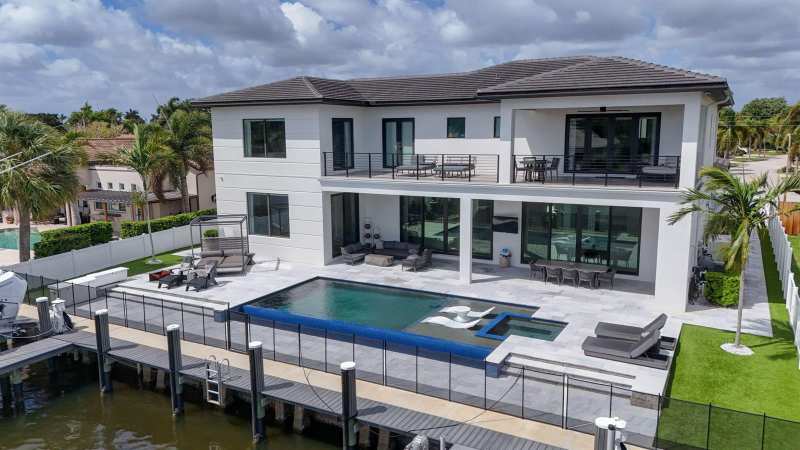 824 Shore Drive, North Palm Beach FL 33408