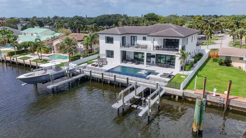 824 Shore Drive, North Palm Beach FL 33408