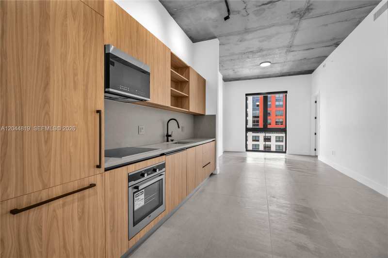 91 NW 27th St # 204, Miami FL 33127