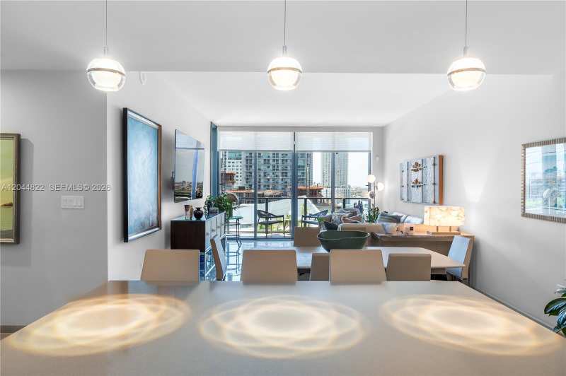 68 SE 6th St # 810, Miami FL 33131