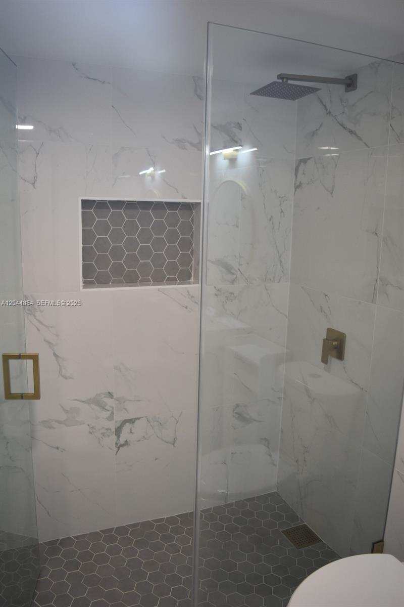 666 W 81st St # 311, Hialeah FL 33014