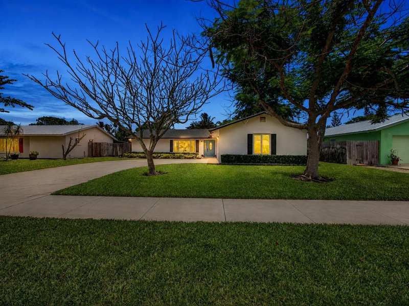 126 Chapel Lane, Tequesta FL 33469