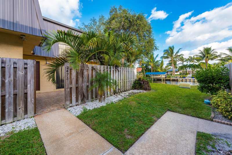 2471 Waterside Drive, Lake Worth FL 33461