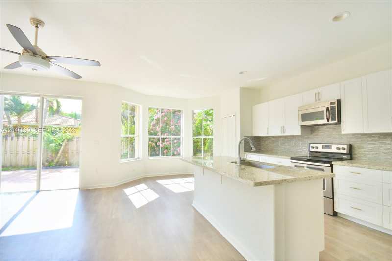 4534 NW 94th Pl, Doral FL 33178
