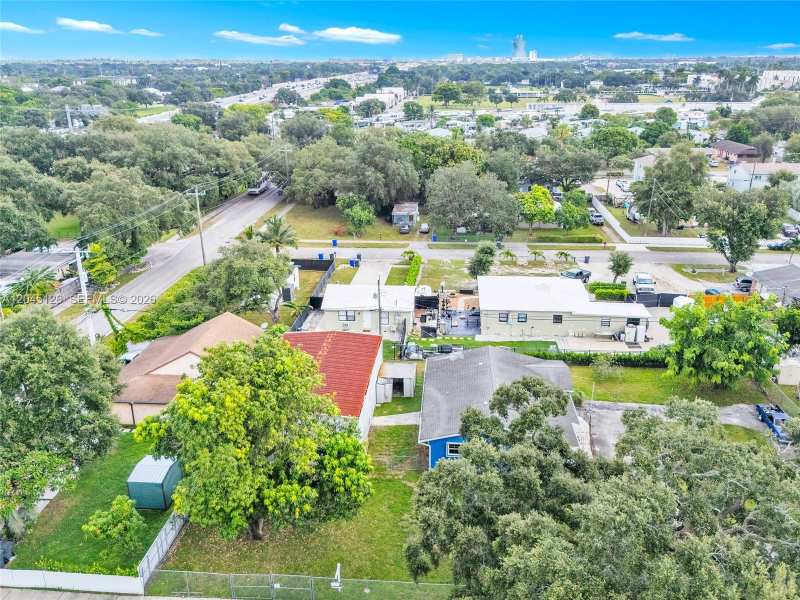 6145 Hayes St, Hollywood FL 33024