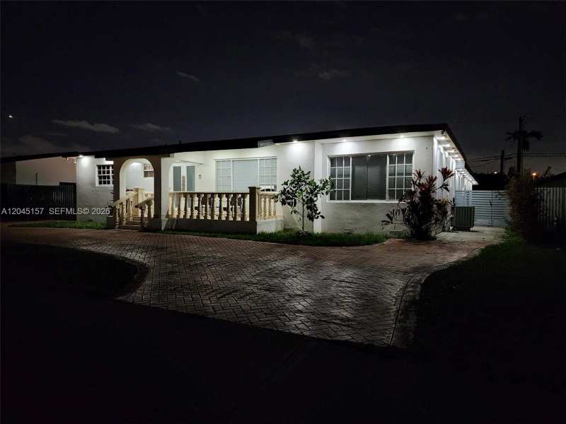 8240 SW 38th St, Miami FL 33155
