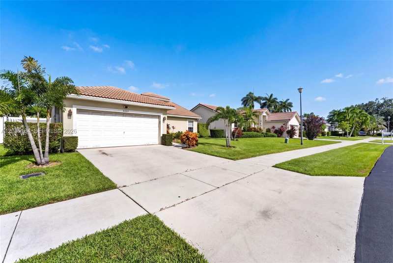 4461 NW 20th Ave, Oakland Park FL 33309