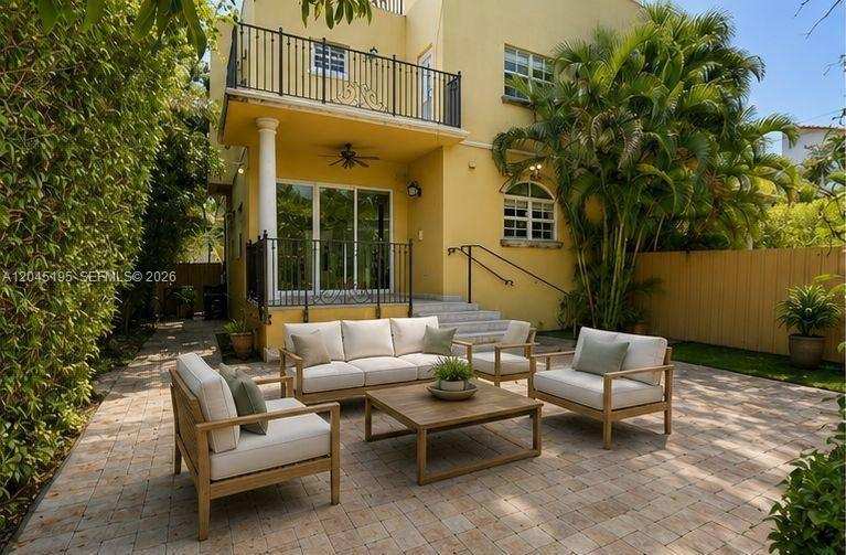 592 Fernwood Rd # B, Key Biscayne FL 33149